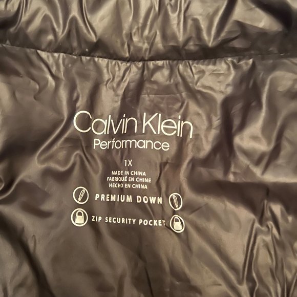 Calvin Klein women's Premium Down vest. Size 1X in black. - Picture 3 of 6